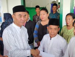 Safari Ramadhan di Loloda, Wabup Halbar Salurkan Sembako Serta Insentif Imam Dan Pendeta