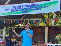 Dihadiri Ribuan Warga, Wabup Halbar Buka Turnamen Sepak Bola Imanuel CUP
