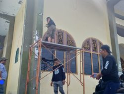 Mengisi Waktu Libur Kantor, Syahril Abdurradjak dan Anggota SAIBER Gelar Bersih-Bersih Masjid di Ternate