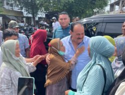 Hadir Sebagai Saksi Sidang OTT AGK, Haji Robert Disambut Gembira Puluhan Mama di Ternate