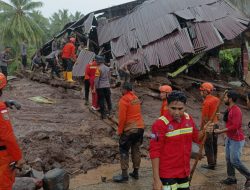 Haji Robert Peduli Terhadap Warga Korban Bencana Banjir Bandang