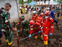 Harita Nickel Terjunkan Tim Bantu Evakuasi Korban Banjir Bandang dan Salurkan Bantuan Sembako