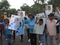 Kompak Bawa Poster Presiden Terpilih, Massa Pendukung Antar Ikram Malan Sangadji-Ahlan Djumadil Mendaftar ke KPU