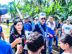 Bupati James Serahkan Bantuan Gereja Didua Kecamatan