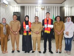 Gelar Umroh, Pj Bupati Halbar Lepas Fifandra Ardiansyah dan Aprilia Putri Mahendra