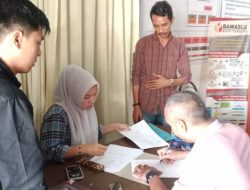 Tim Hukum Syahril – Makmur Lapor Pengrusakan Alat Praga Kampaye ke Bawaslu