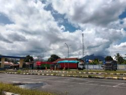 Banyak Kendaranl Naik Ke Kapal Feri Tidak Melalui Jalur Antrian