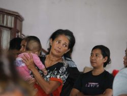 Pengungsi Gunung Api Ibu Mulai Bertambah