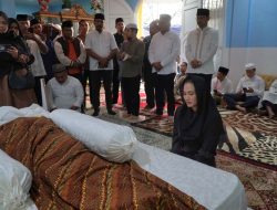 Melayat Ke Rumah Duka, Gubernur Sherly Laos Mengucapkan Turut Belasungkawa