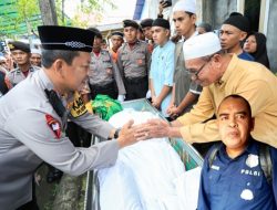 Turut Berduka, Kapolda Malut Melayat dan Beri Dukungan kepada Keluarga Almarhum Aipda Ridwan Ismail