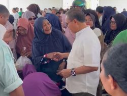 Warga Mengaku Senang Terima Bantuan Sembako Gratis dari Program Bupati dan Wakil Bupati IMS-ADIL
