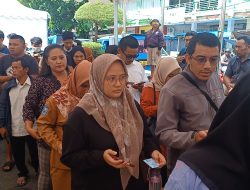 Ratusan Warga Rela Antri Tukar Uang Pecahan Kecil untuk Kebutuhan Lebaran