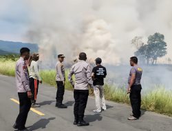 Kapolsek Jalsel Turun Langsung Cegah Kebakaran Lahan di Desa Domato