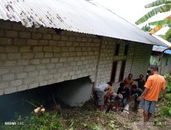 Satu Rumah Di Desa Tawabi Ambruk Akibat Terjang Tanah Longsor