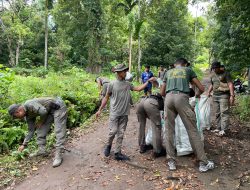 Menyambut Hari Bhayangkara Ke-79, Satbrimob Polda Malut Gelar Bakti Sosial