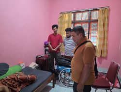 NHM Peduli Serahkan Kursi Roda Untuk Bakri, Pasien Kanker Prostat Asal Halsel