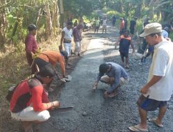 Warga Desa Talapao Perbaiki Jalan Lingkar Pulau Makian Pakai Dana Swadaya