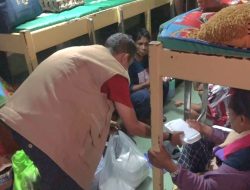 Warga Pulau Batang Dua Terima Paket Makanan Dari Tim Nasab Foundation