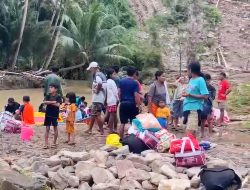 Terkena Dampak Banjir Paling Para, Ratusan Warga Desa Totala Jaya Terpaksa Dievakuasi