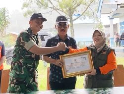 BNPB Serahkan Bantuan Penanganan Korban Banjir Dan Tanah Longsor di Halbar