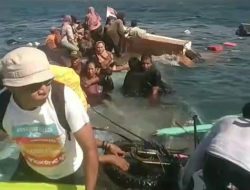 Perahu Longboat Terbalik Di Perairan Halmahera Selatan