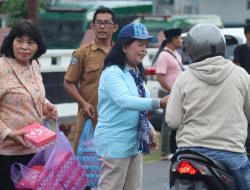 Berbagi Takjil di Bulan Ramadhan, Ini Harapan Ketua GOW Halbar