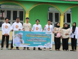 Indahnya Berbagi di Bulan Suci, Gerakan Haji Robert Peduli Tebar 100 Paket Takjil