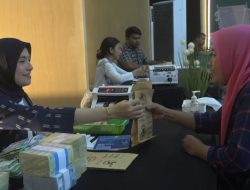 Warga Antusias Lakukan Penukaran Uang Kebutuhan Idul Fitri