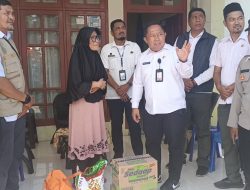 Rizal Marsaoly Serahkan Bantuan Sembako Pada Warga Terdampak Gempa di Ternate Utara