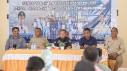 Bupati dan Wakil Bupati Serahkan 336 Sertifikat Tanah Kepada Warga Halteng