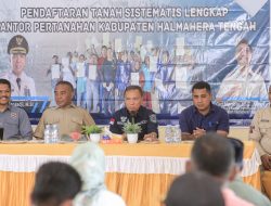 Bupati dan Wakil Bupati Serahkan 336 Sertifikat Tanah Kepada Warga Halteng