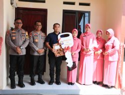 Tingkatkan Kesejahteraan Anggota, Kapolda Maluku Utara Resmikan 12 Rumah Dinas