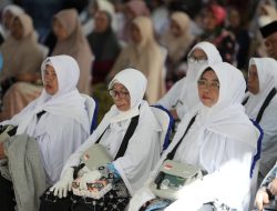 Bupati James Lepas Jemaah Calon Haji Asal Halbar