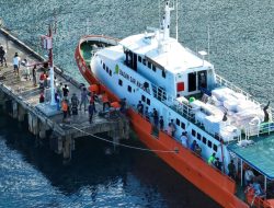 Kapal Basarnas Droping Logistik Bantuan Pemprov Malut dan Pemkot Ternate Ke Batan Dua