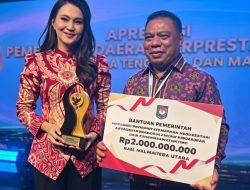 Bupati Piet Terima Penghargaan Keberhasilan Penanganan Kemiskinan dan Penurunan Stunting Dari Menteri PKP 