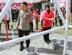 Kapolda Resmikan Sumur Bor dan Salurkan Bantuan Sosial di Desa Bobane Jaya