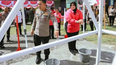 Kapolda Resmikan Sumur Bor dan Salurkan Bantuan Sosial di Desa Bobane Jaya