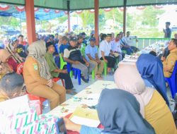 Wujudkan Kesejahteraan Warga Transmigrasi, Bupati Ikram Serahkan SHM dan Bantuan Ekonomi Produktif 