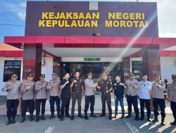 Sinergi, Kapolres dan Jajaran Jalin Silaturahmi dengan Kejaksaan Negeri Pulau Morotai