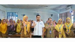 Kepala Dinas DPPKB Kota Ternate Salurkan Insentif Kader TPK