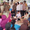 Hadapi Demo, Wabup Halbar Duduk Lesehan Bersama Massa Aksi
