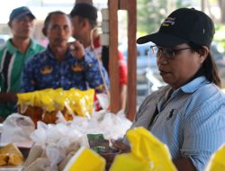 Usai Upacara HUT RI Ke-81, Warga Buru Pasar Murah Yang Digelar Pemda Halbar